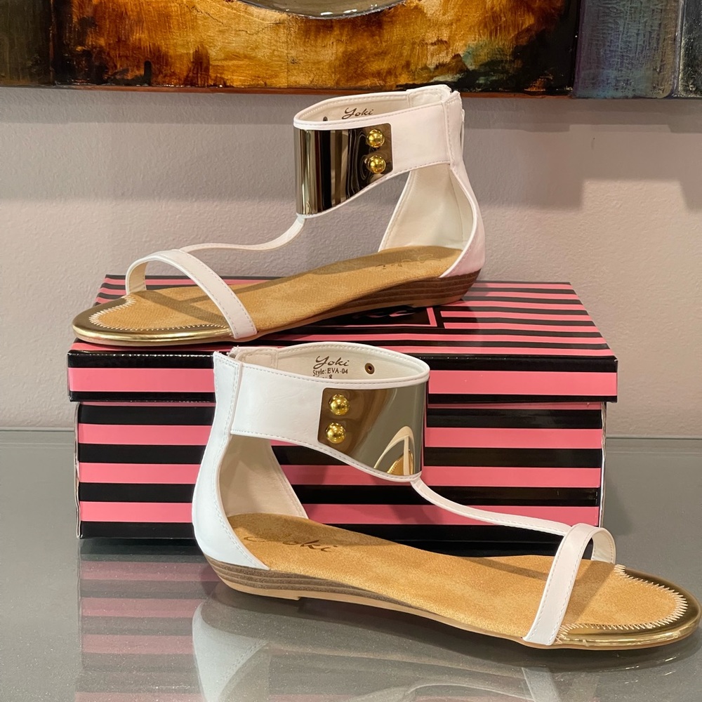 NWT Yoki White Sandals Size 8